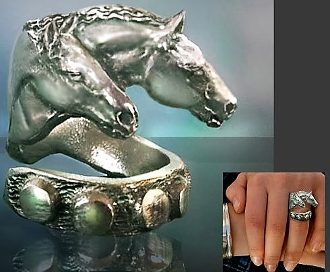 TWO HORSE HEAD RING