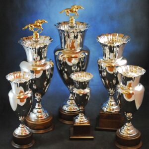 THECLASSIC HORSE RACING TROPHY