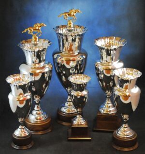 THECLASSIC HORSE RACING TROPHY